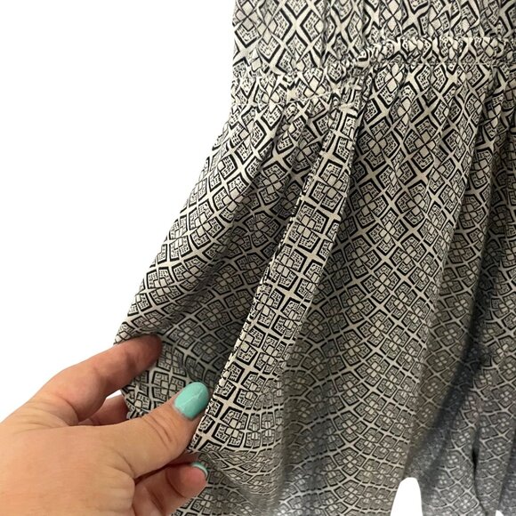 H&M Divided Spaghetti Strap Romper Women’s Size 8 Black & White Abstract Floral - Picture 5 of 6